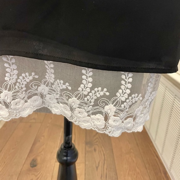 🌸🌸SALE! 4 FOR $20!MONTEAU Black Sleeveless Blouse w/ White Lace Accent Size M - Picture 3 of 7